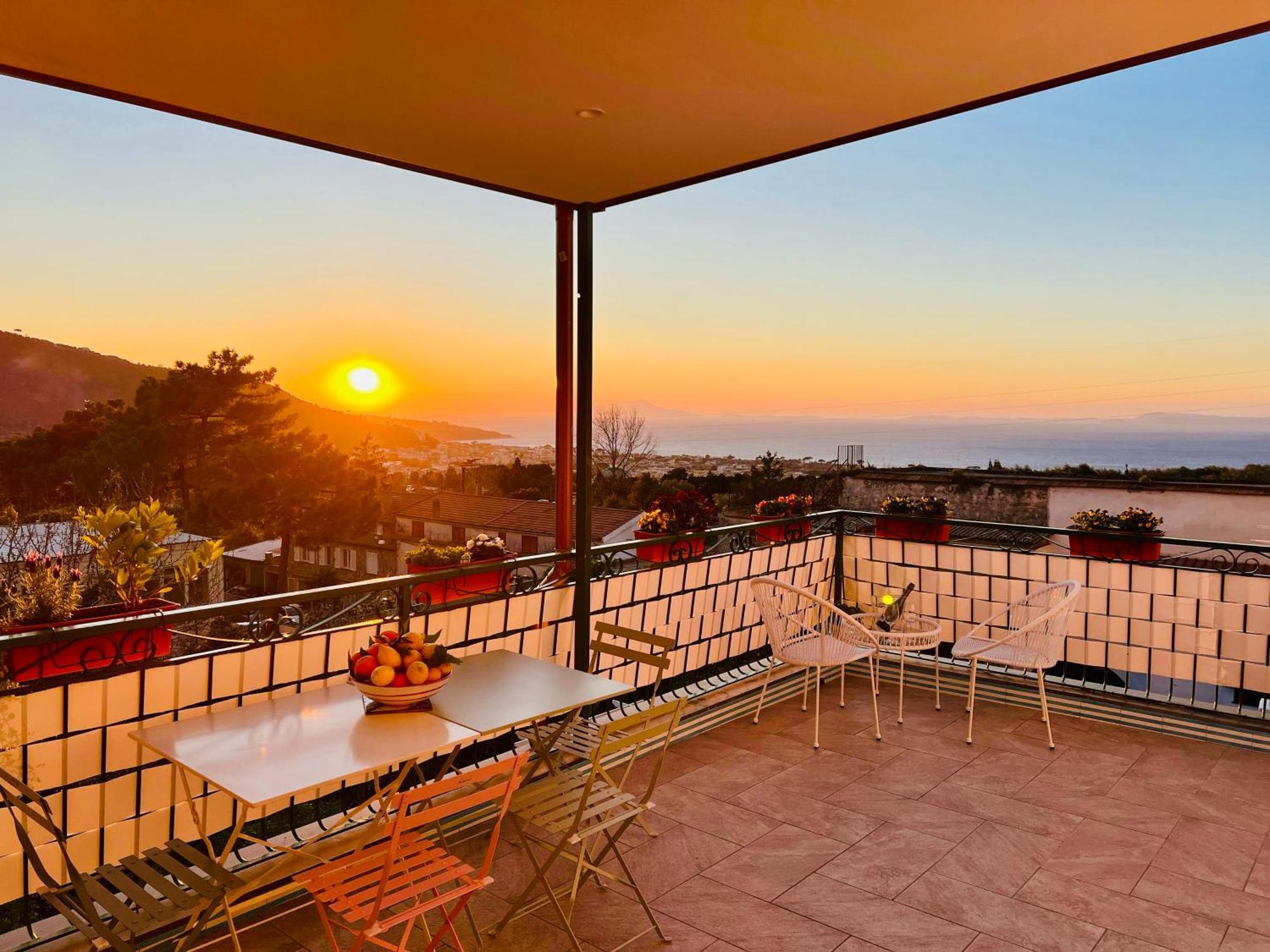 Maresca's Rooftop Sea View Sorrento Apartment Piano di Sorrento