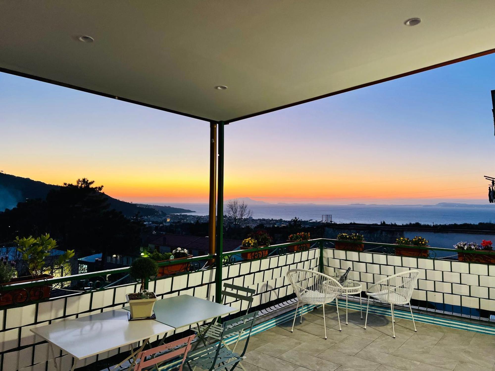 Maresca's Rooftop Sea View Sorrento Apartment Piano di Sorrento