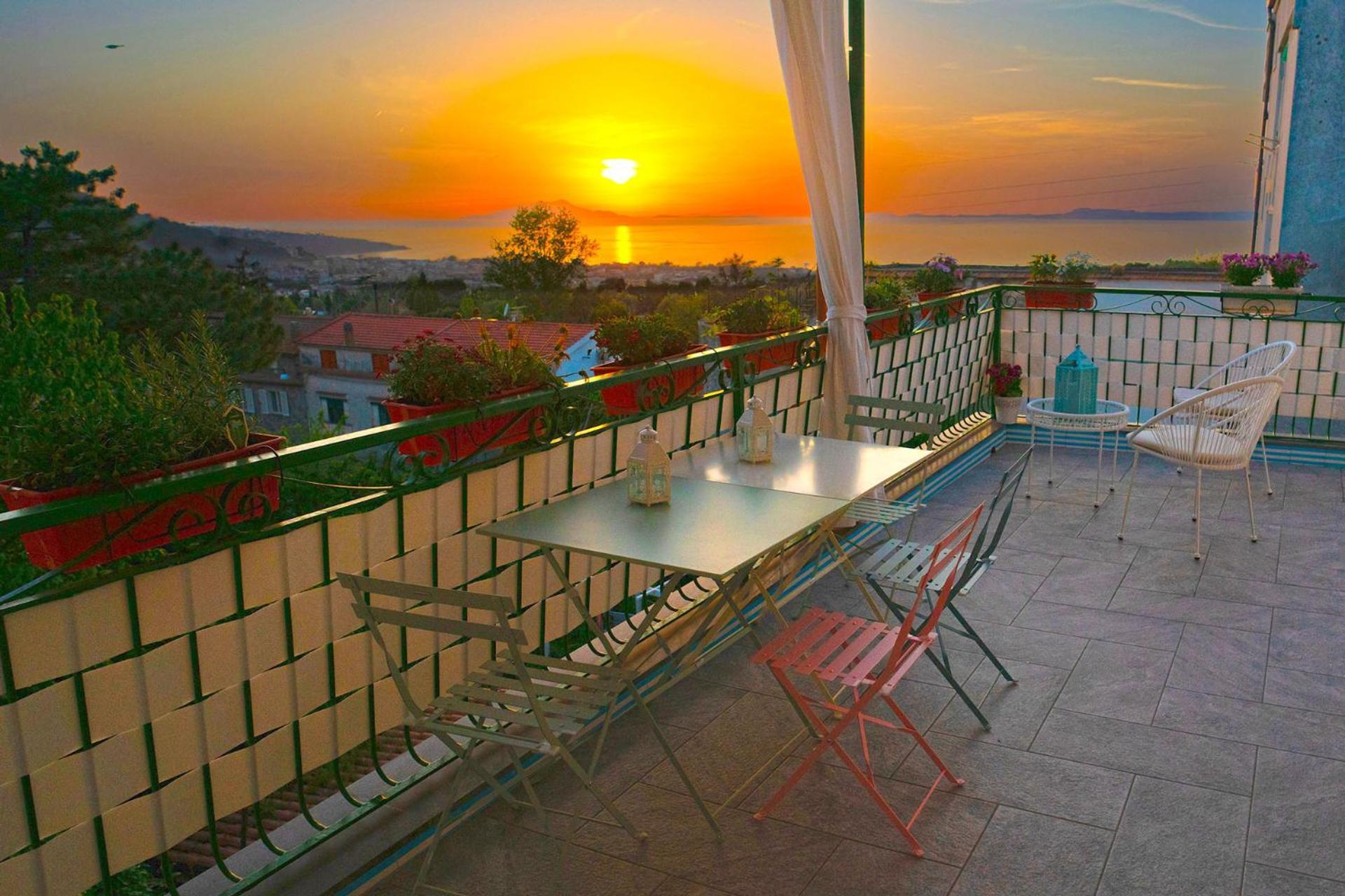 Maresca's Rooftop Sea View Sorrento Apartment *